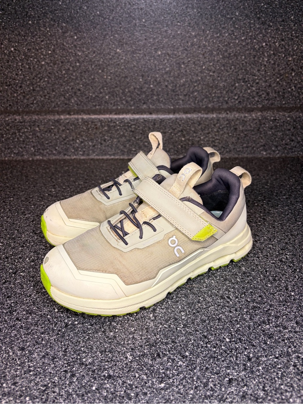 On Running Kids Beige and Lime Trail Sneaker